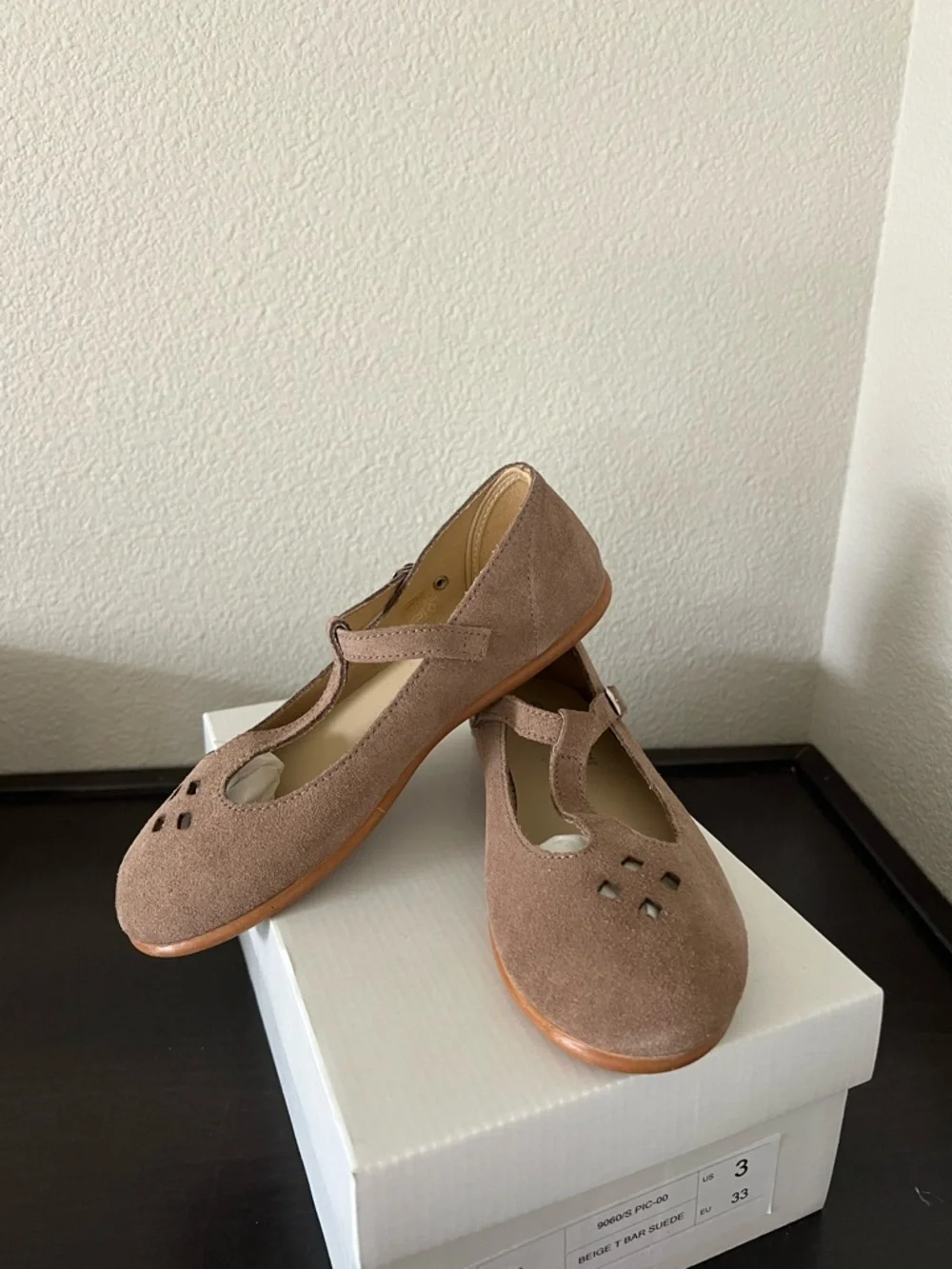 Elephantito Girls T Bar Suede Beige Dress Shoes Size 3 US 33 EU